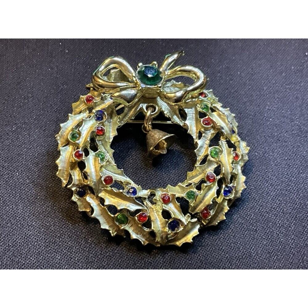 Gold Tone Rhinestone Vintage Wreath And Bell Brooch